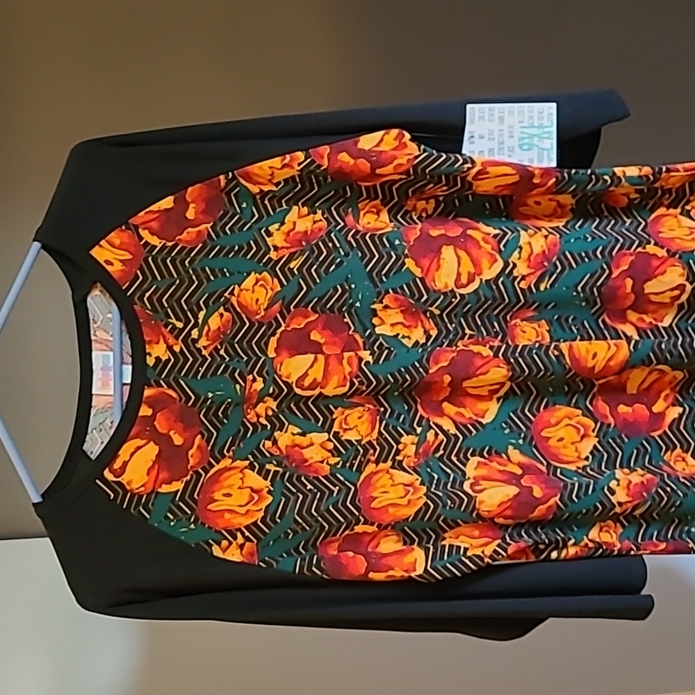NWT Black LuLaRoe 2XL Randy Baseball tee